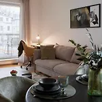 Lejlighed Kotzebue - Sleek & Moody, Dark & Black Tallinn