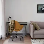Apartment Kotzebue - Sleek & Moody, Dark & Black