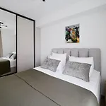 Kotzebue - Sleek & Moody, Dark & Black Apartment Tallinn