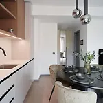 Kotzebue - Sleek&moody, Dark Green&black Appartement *