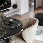 Apartment Kotzebue - Sleek & Moody, Dark & Black *