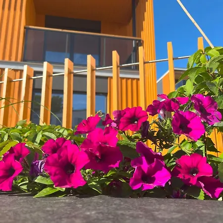 Apartmán Kotzebue - Sleek & Moody, Dark & Black