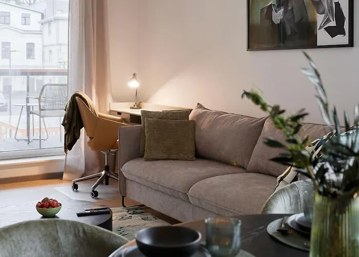 Apartment Kotzebue - Sleek & Moody, Dark & Black Tallinn