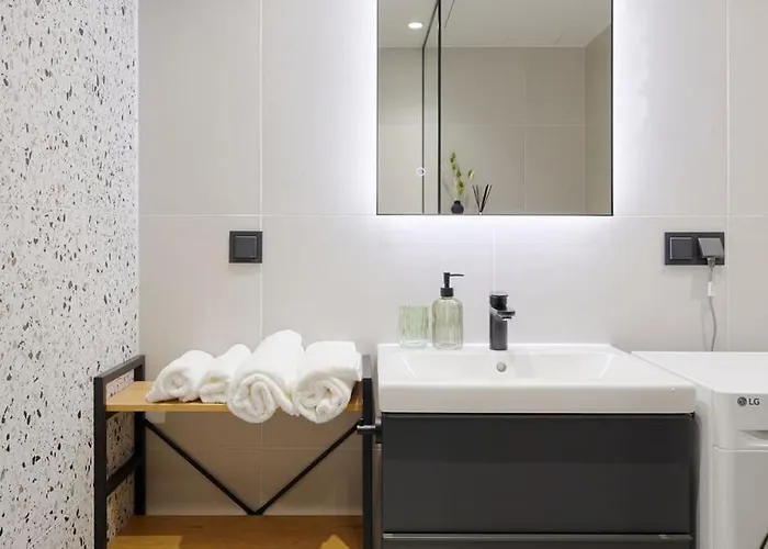 Apartmán Kotzebue - Sleek & Moody, Dark & Black Tallinn