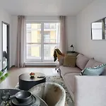 Apartment Kotzebue - Sleek & Moody, Dark & Black *