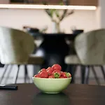 Apartment Kotzebue - Sleek & Moody, Dark & Black *