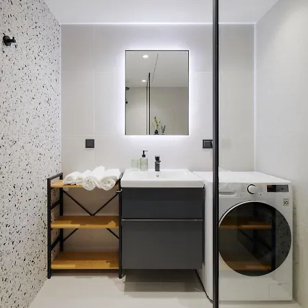 Kotzebue - Sleek&moody, Dark Green&black Appartement